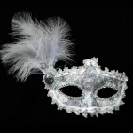 Máscara de Plumas de Cuero con Decoraciones de Halloween